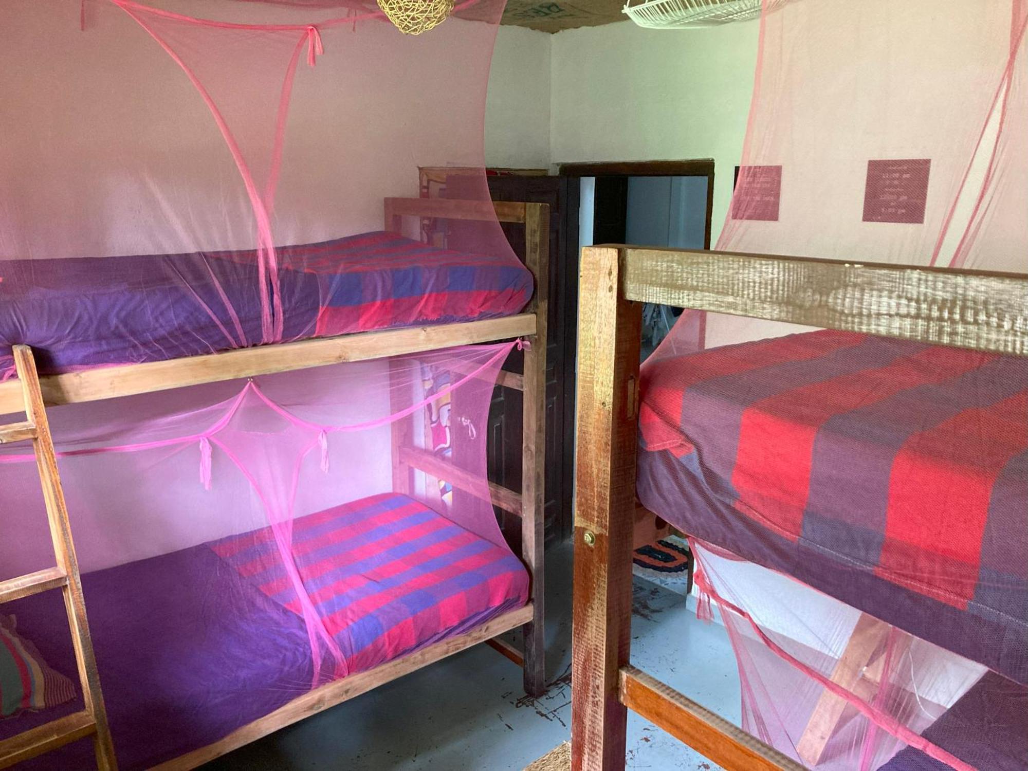אונה ואטונה Hostel Singha Lounge מראה חיצוני תמונה