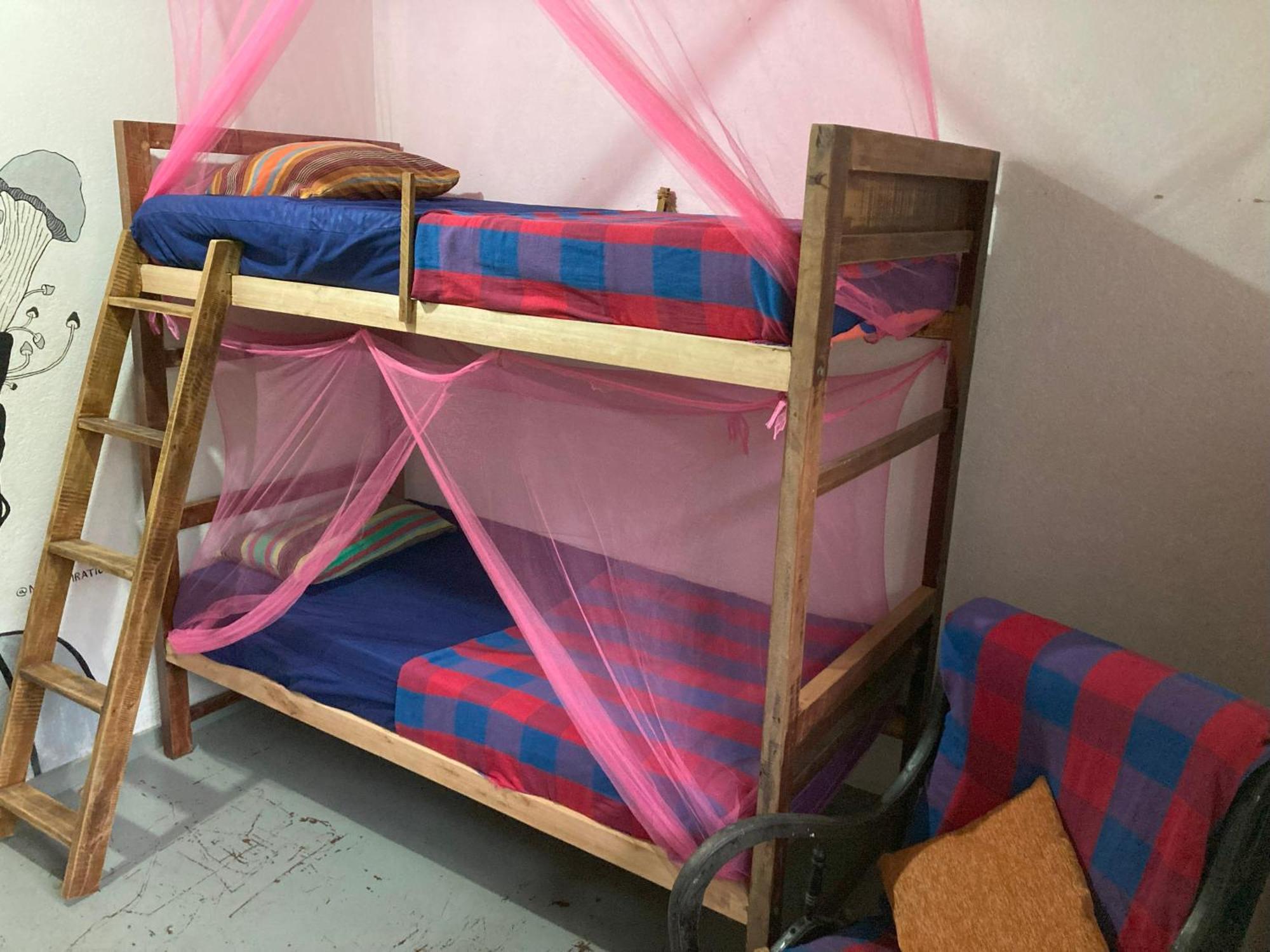 אונה ואטונה Hostel Singha Lounge מראה חיצוני תמונה