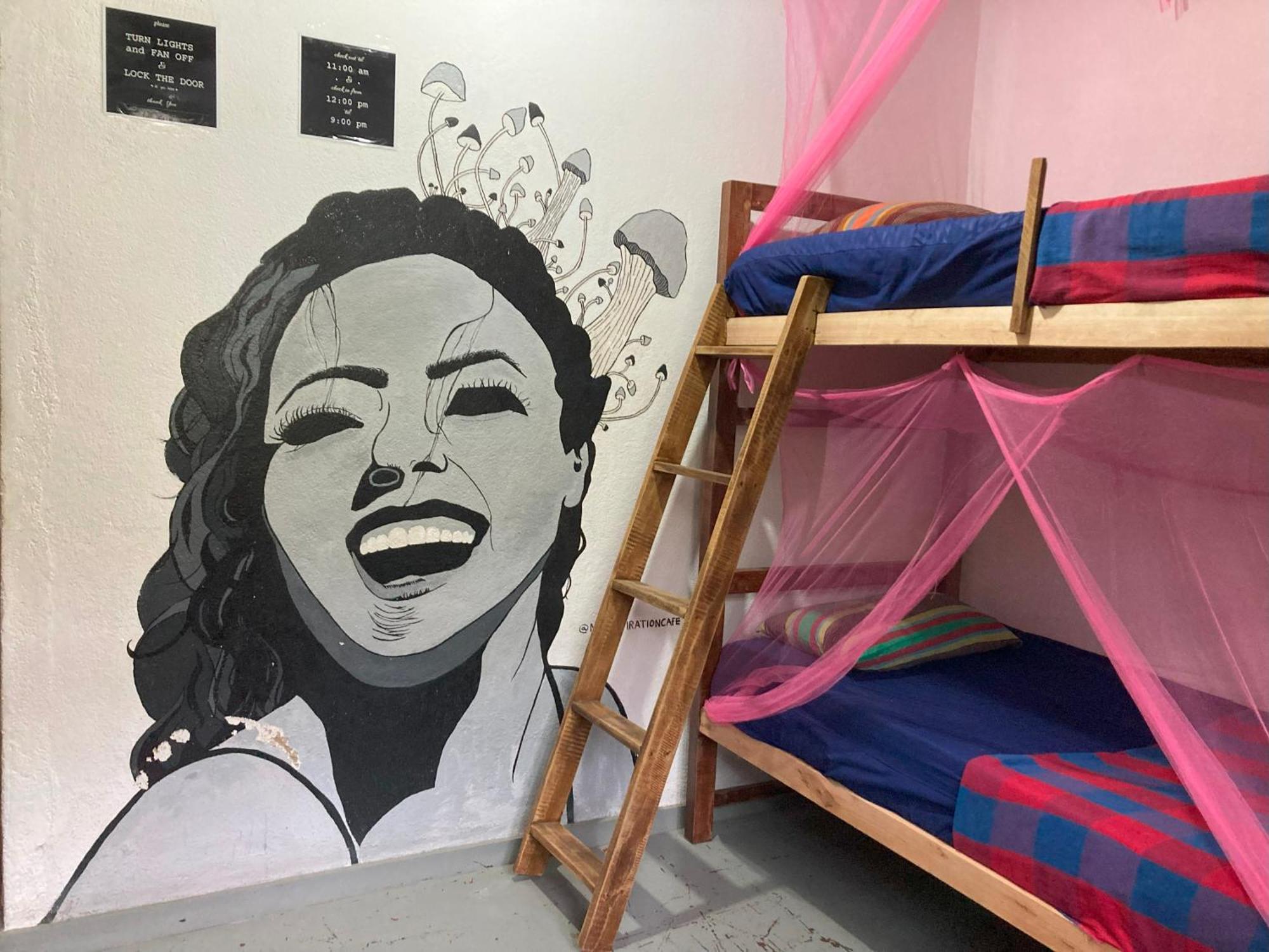 אונה ואטונה Hostel Singha Lounge מראה חיצוני תמונה
