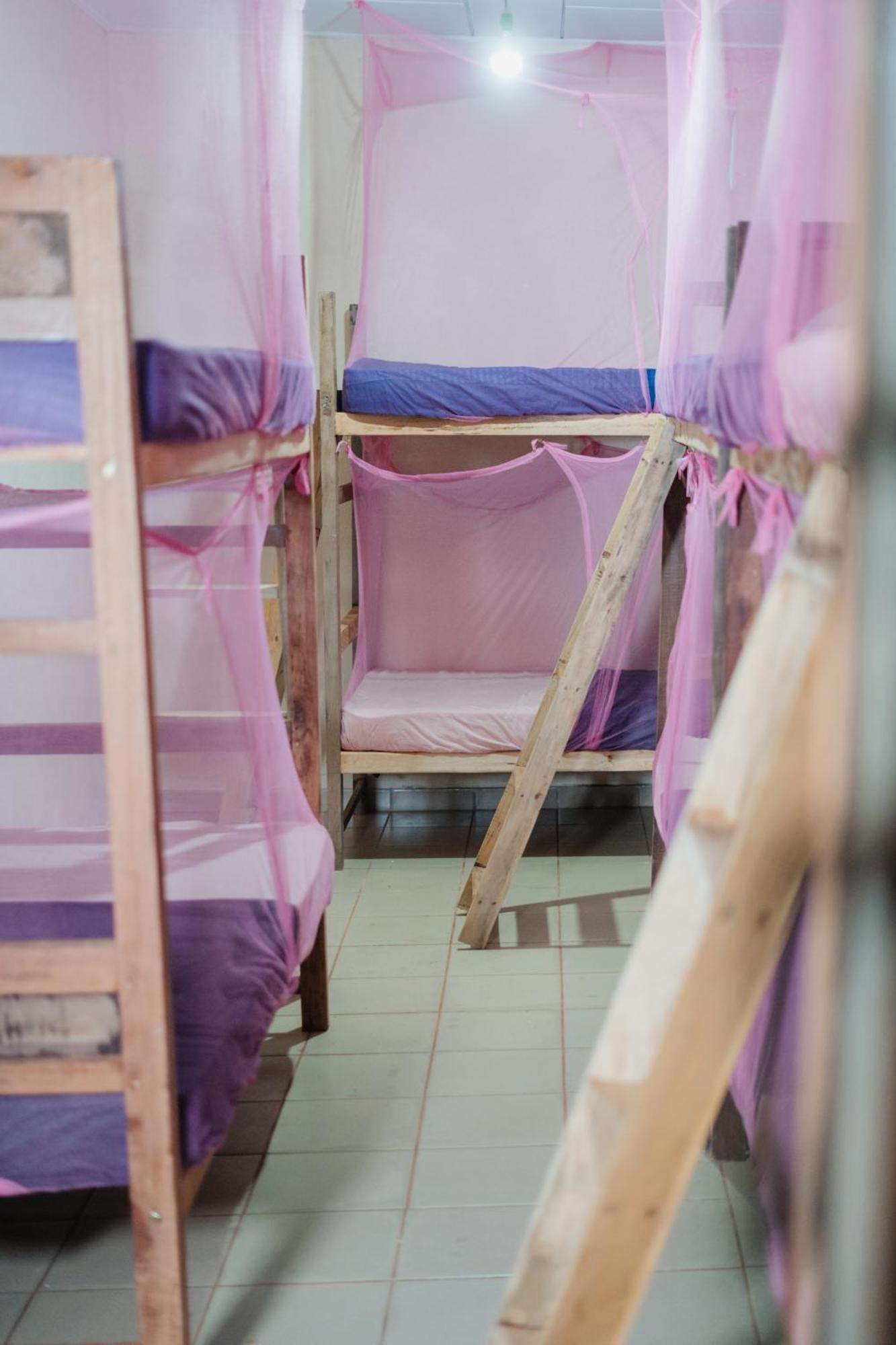 אונה ואטונה Hostel Singha Lounge מראה חיצוני תמונה