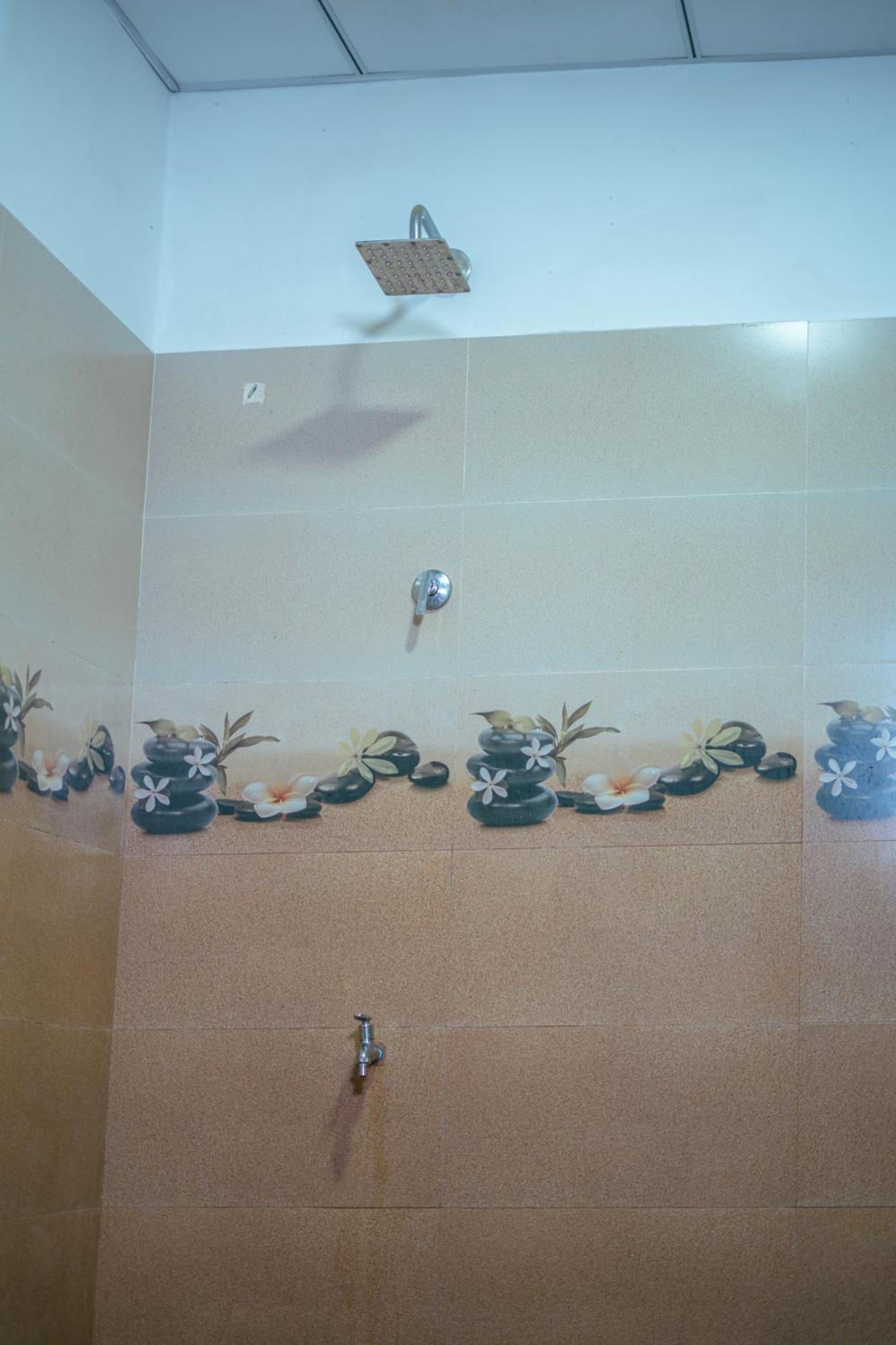 אונה ואטונה Hostel Singha Lounge מראה חיצוני תמונה